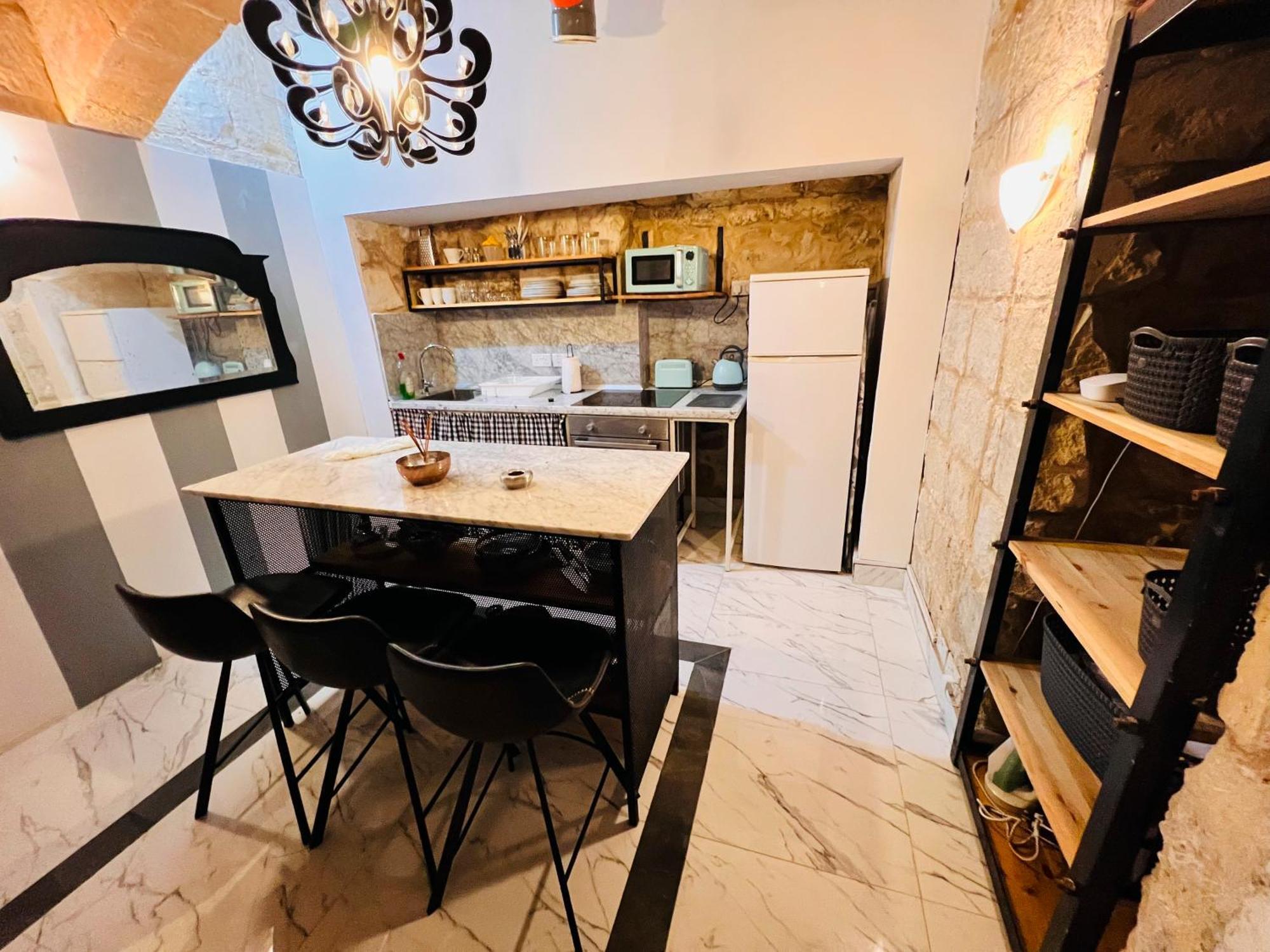 Апартаменты Charming Townhouse Prime Area Валетта Экстерьер фото